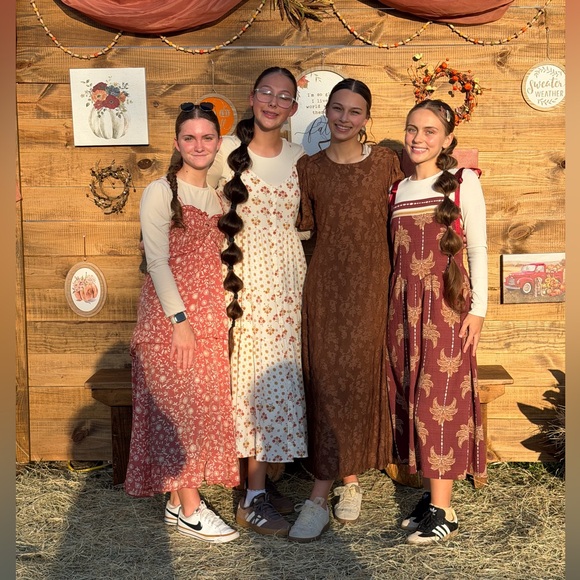 Meet your Posher, Katie - Picture 3 of 6